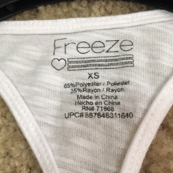 Simple Tank Top - Picture 3 of 3